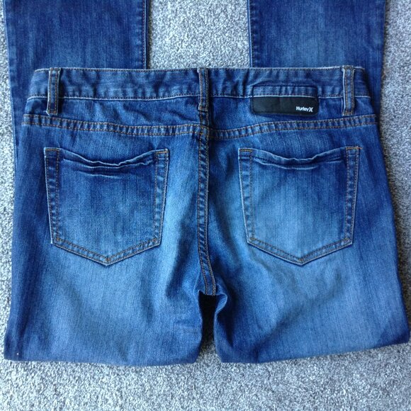 ⭐HURLEY “SKINNY BOOT” DENIM JEAN in Medium Wash, size 26⭐ - Picture 4 of 6